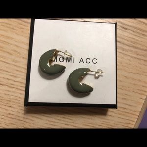Cute Pair of earrings in the color of jade.